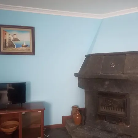 ゲストハウス Alojamentos A Buraca