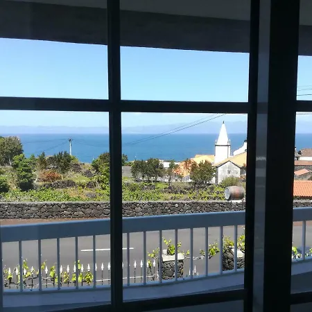 ゲストハウス Alojamentos A Buraca *