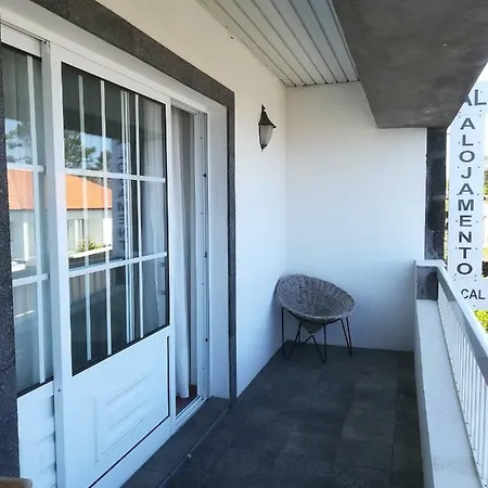 ゲストハウス Alojamentos A Buraca São Roque do Pico