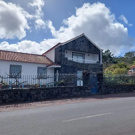 Alojamentos A Buraca Gæstehus *