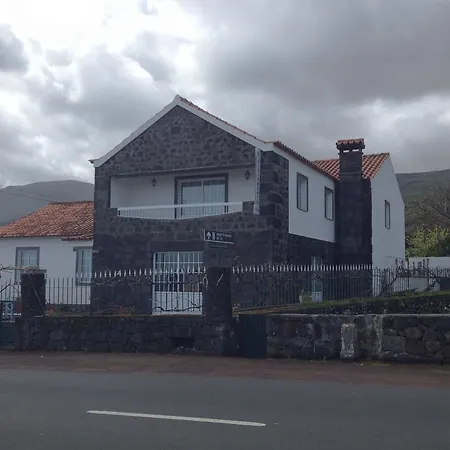 Alojamentos A Buraca Gæstehus São Roque do Pico